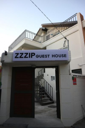 Гостиница Zzzip Guesthouse in Hongdae  Сеул